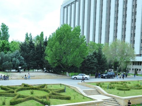Bu universitetdə işçilərə pul mükafatı veriləcək