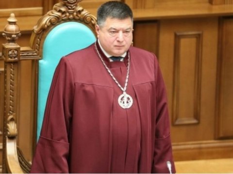 Konstitusiya Məhkəməsi: təaqüddə olan müəllimlər müqaviləsiz işləyə bilər