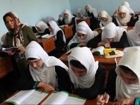 UNICEF rəhbəri qızları dərhal məktəblərə qaytarmağa çağırıb