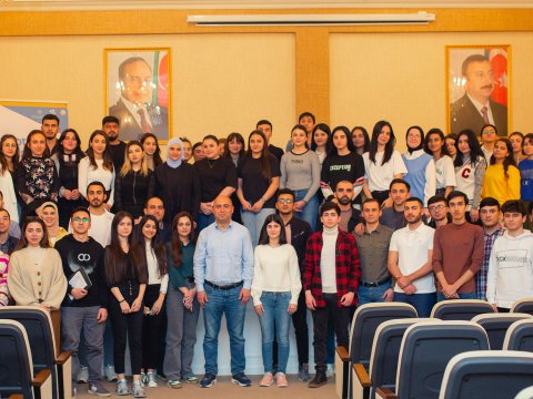 Nazir tələbə düşərgələrinin iştirakçıları ilə görüşüb