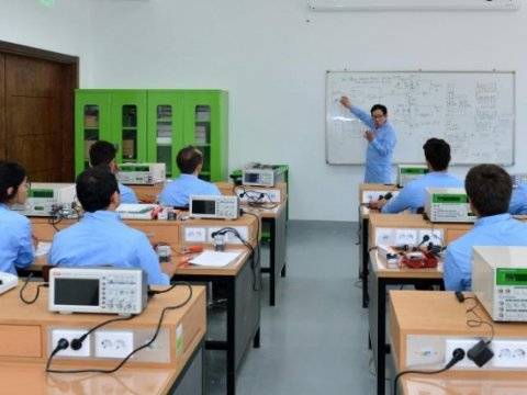 Azərbaycanda 3 peşə məktəbi publik hüquqi şəxs oldu