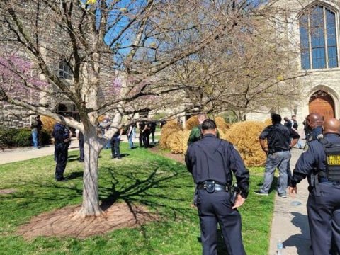 Yeniyetmə qız altı nəfəri öldürdü