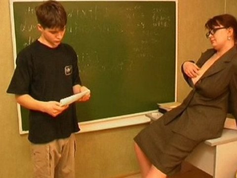 Sosial şəbəkədə şəkil paylaşan müəllim məktəbdən qovuldu