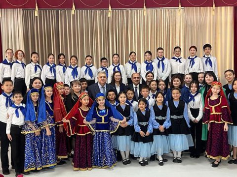 Nazir müavini Qırğızıstanda Azərbaycan məktəblərini ziyarət edib