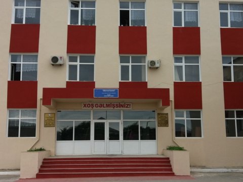 Şagird məktəbin 2-ci mərtəbəsindən yıxılıb