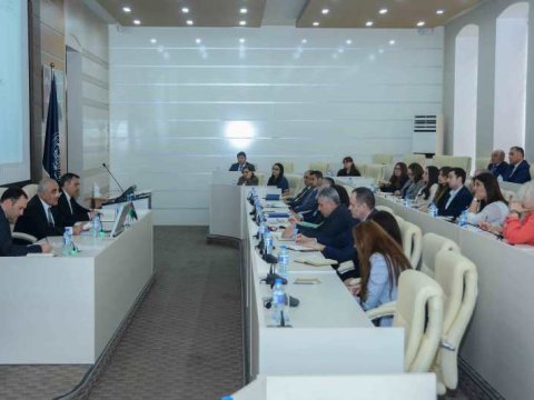 UNEC Biznes Məktəbinin durumu müzakirə olunub