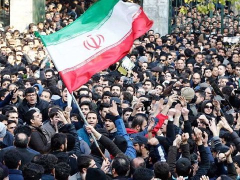 Müəllimlər etiraz nümayişlərinə başladılar