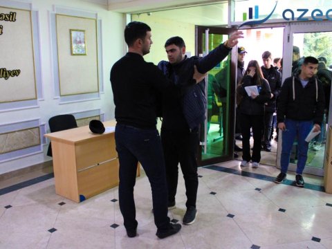 Abituriyent səhv imtahan binasına gəlib 