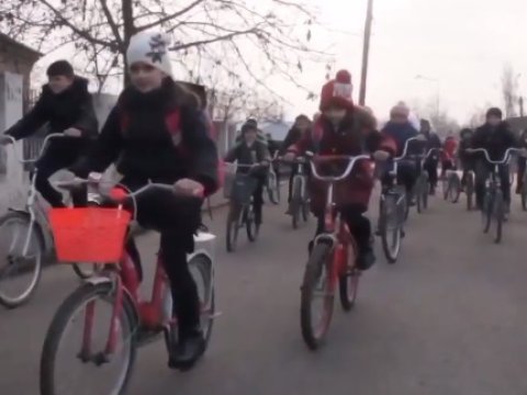 Azərbaycandakı bu məktəbdə bütün şagirdlər dərsə velosipedlə gedir - VİDEO