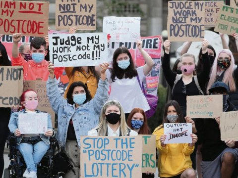 Yuxarı sinif şagirdləri də mitinqlərə qoşulub