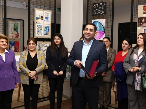 AzMİU-da 1-ci kurs tələbələrinin sərgisi açılıb