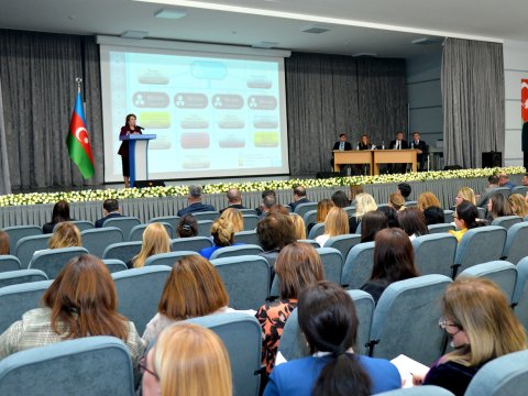 Məktəb direktorları ilə görüş keçirilib