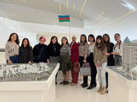 UNEC Dizayn məktəbinin tələbələri Heydər Əliyev Mərkəzində...