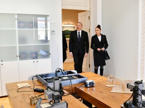 Prezident və xanımı yeni məktəbin açılışında...