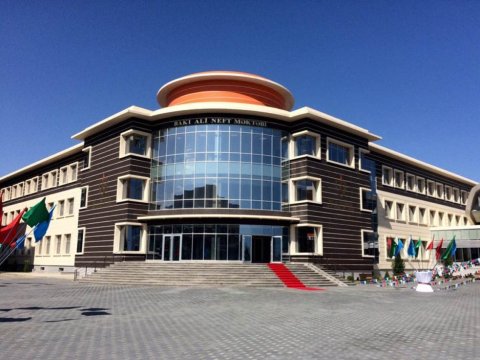 Bakı Ali Neft Məktəbində imtahanlar belə keçirilir - AÇIQLAMA