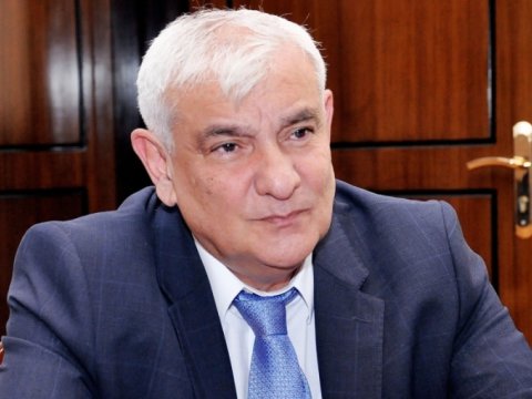 “Rektorun qəbul otağı” - Dillər universitetinin rəhbəri tələbələrə əlçatandırmı...