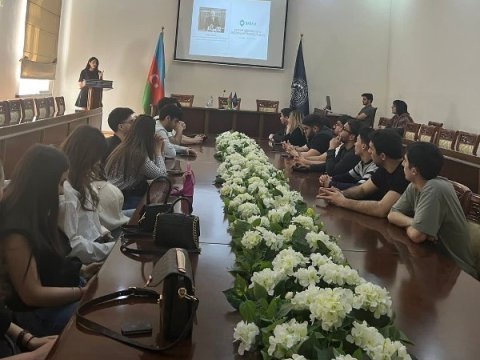 UNEC-də Heydər Əliyev irsi müzakirə olundu