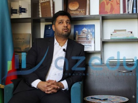 “Azərbaycan dilini öyrənmək çətin olmadı” - ADU-nun pakistanlı müəllimi ilə MÜSAHİBƏ