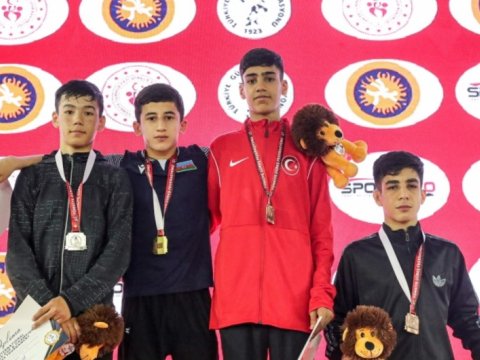 Azərbaycan güləşçiləri çempion olub