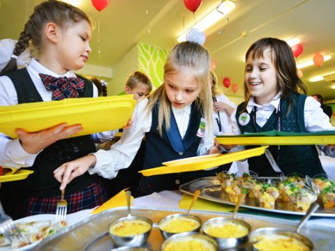 Şagirdləri isti yeməklə təmin etmək artıq məcburidir