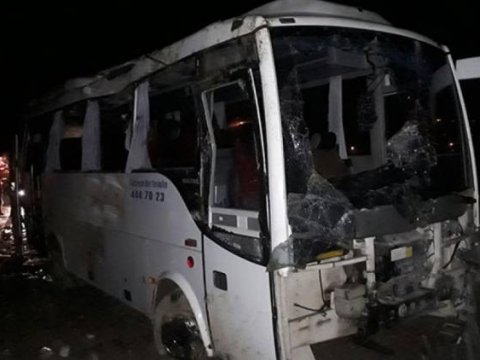 Şagirdləri daşıyan avtobus yük maşını ilə TOQQUŞDU