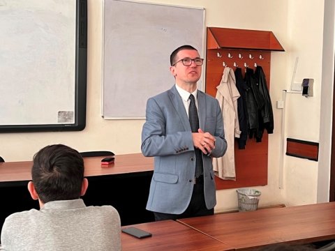 Polşalı professor UNEC-də mühazirə keçib