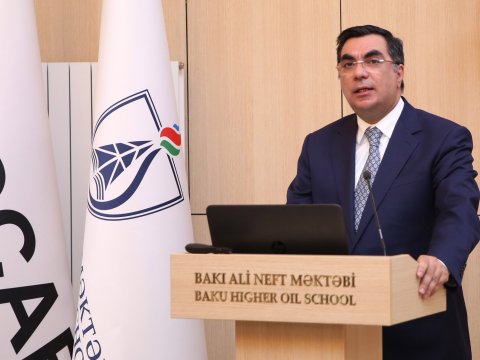 Bakı Ali Neft Məktəbində biznes forumu keçirilib