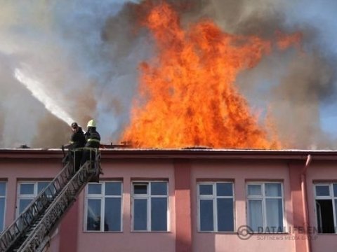 Yanan məktəbin şagirdləri başqa yerə köçürüldülər