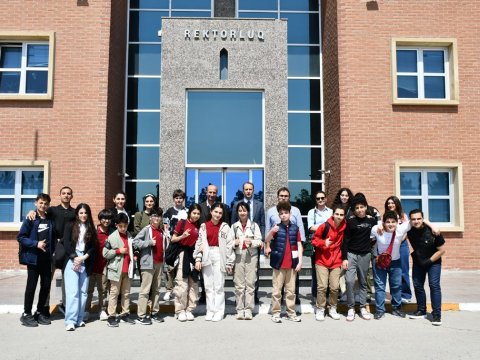 Məktəblilər bu universitetdə ekskursiyada olub