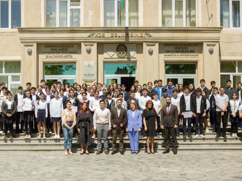  “Yüksəliş” müsabiqəsinin qalibləri şagirdlərlə görüşüb