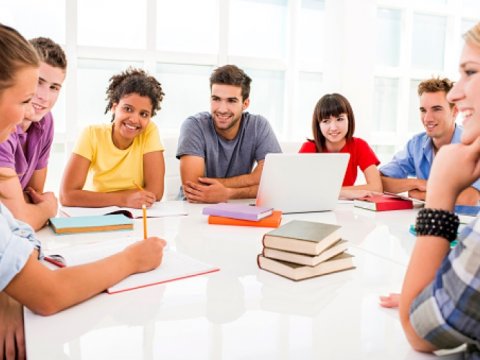 Əcnəbi tələbələrin sayı kəskin azalıb