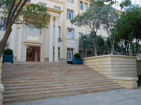 Valideynlərin 16 faizi kollec təhsilini övladları üçün kafi hesab edir