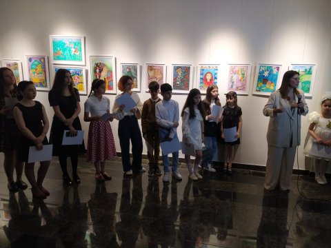 Məktəblilərin “El bilir ki, sən mənimsən” adlı rəsm sərgisi açılıb
