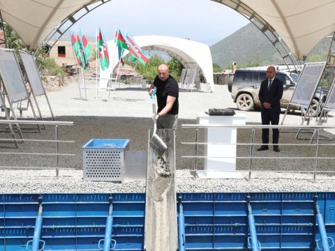 İlham Əliyev Kəlbəcərdə məktəb binasının təməlini qoyub