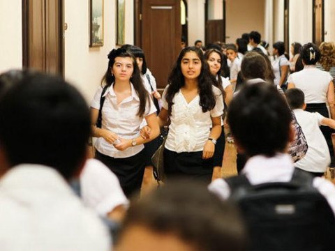 Hər iki məktəbdən biri yeniyetmələrin zorakı davranışı ilə üzləşib