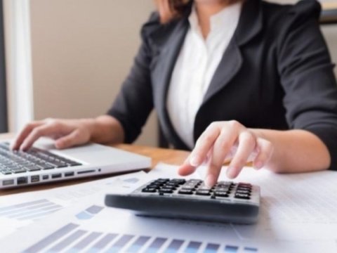 Onlar bu gün peşəkar mühasib sertifikatı imtahanı verirlər