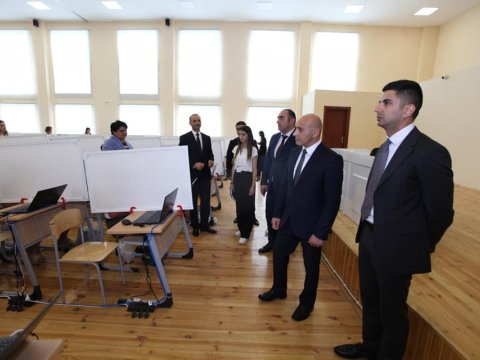 Bərdədə sertifikasiya imtahanı: Nazirliyin şöbə müdiri prosesi izlədi - FOTO  