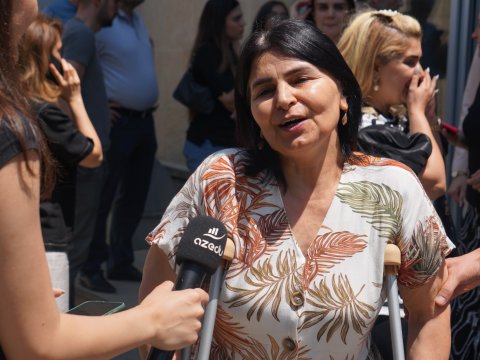 İmtahana qoltuqağacı ilə gələn müəllim: “...çətin oldu”