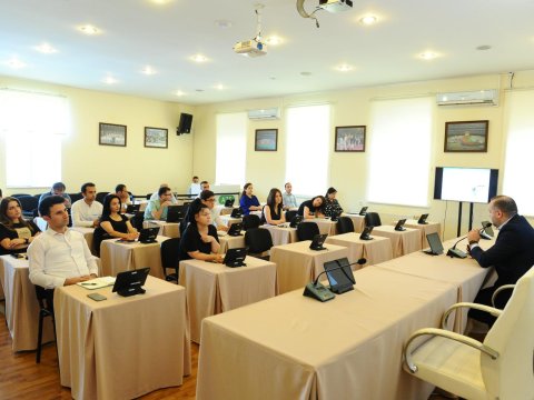 DİM-də təlim: “Dövlət qulluqçularının etik davranış qaydaları”