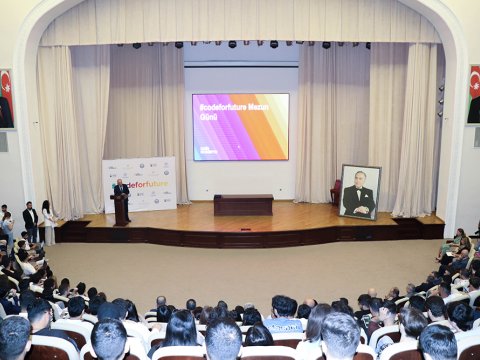 AzTU tələbələrinə diplomlar təqdim olunub