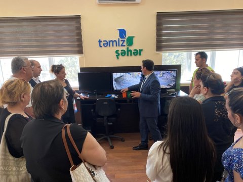 Müəllim və tələbələri “Təmiz Şəhər”in təsərrüfat sahələrində olublar