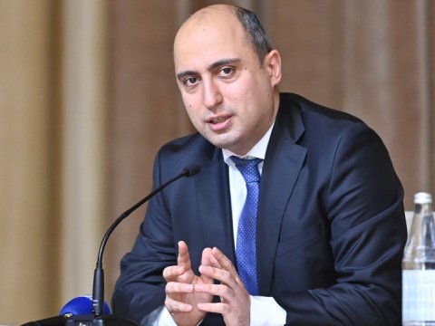 Nazir: “Hər 3 müəllimdən biri 1000 manat maaş alacaq” 