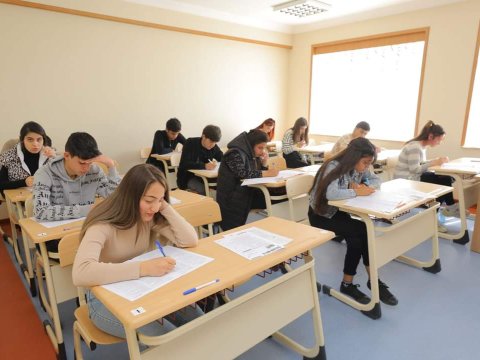 Bu gün 18 mindən çox abituriyent imtahan verib - YENİLƏNİB