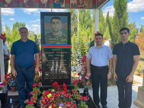 UNEC kollektivi şəhid Süleyman Qarayevin məzarını ziyarət edib