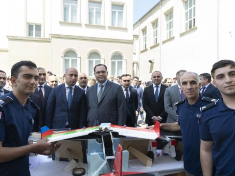 BMU tələbələri hazırladığı PUA və robotları nümayiş etdirib