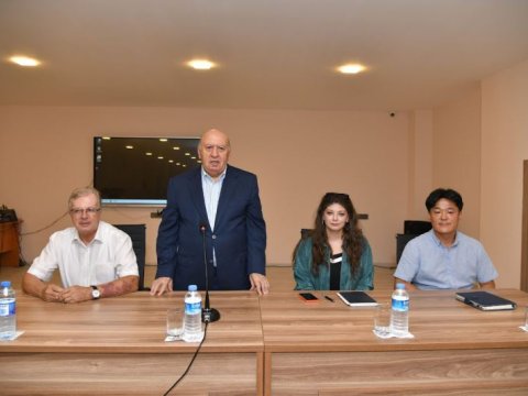 Rektor tələbələrlə görüşdü - FOTO