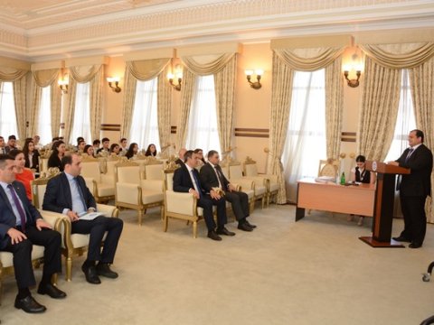 UNEC- in məzunlarına sertifikatlar verilib
