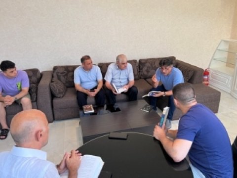 UNEC-in kompleksində yay oxuları...