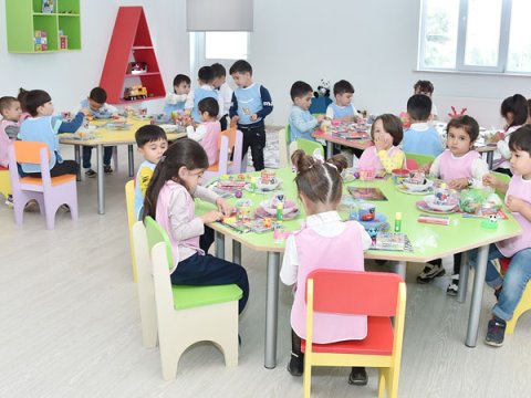 Valideyn bağça müdirini şantaj etdi: 15 min azn tələbi... + VİDEO