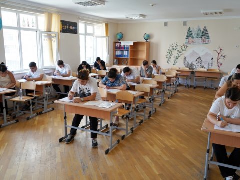 Dövlət qulluğu üzrə test imtahanları keçirilib